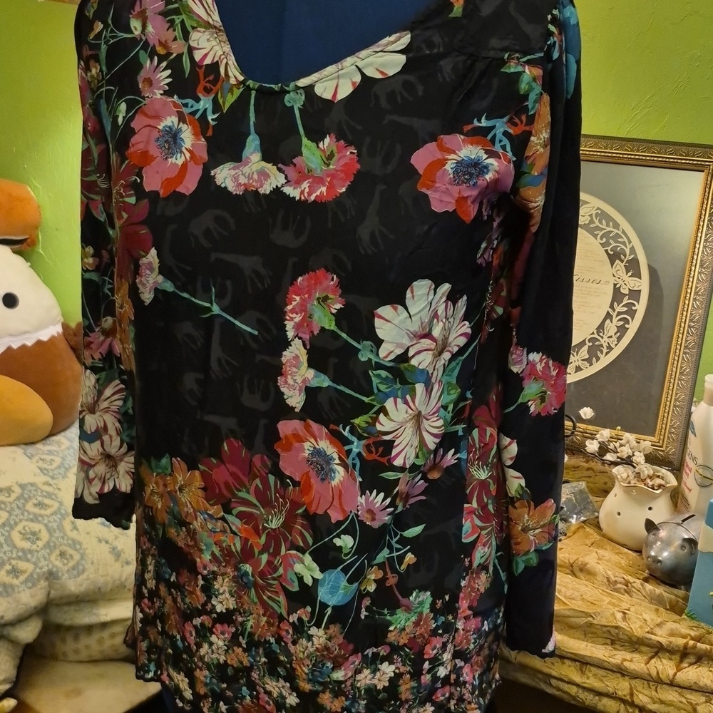 JohhnyWas: OasisTandis Blouse.subtleAfrican Animal&floralPrint Sz XS.(#2050B)]